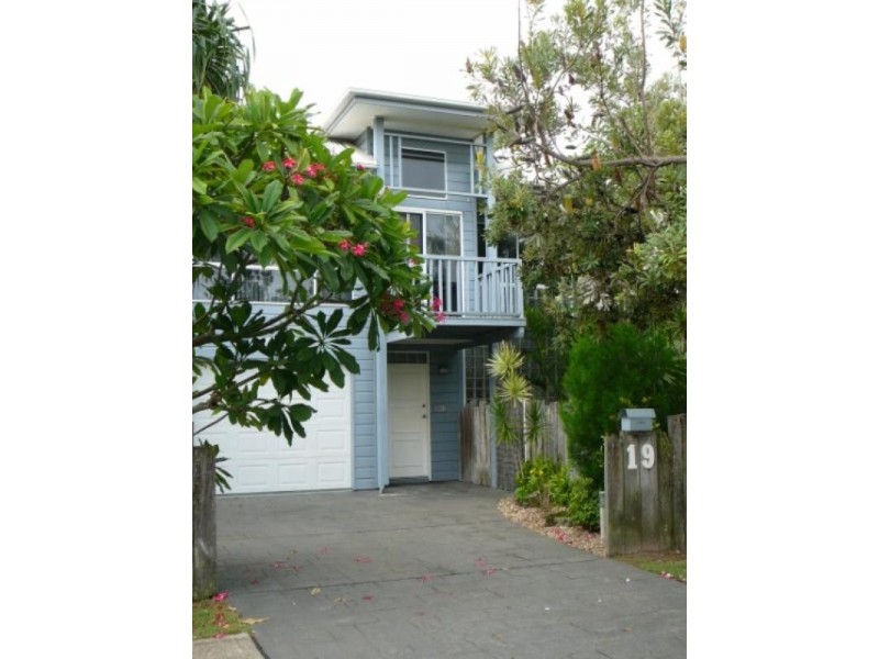 19 Ocean Street, Mermaid Beach QLD 4218