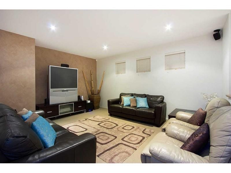 8 Melinda Street, Southport QLD 4215