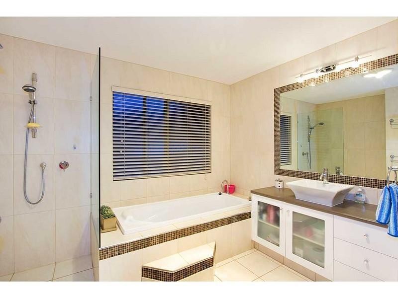 8 Melinda Street, Southport QLD 4215