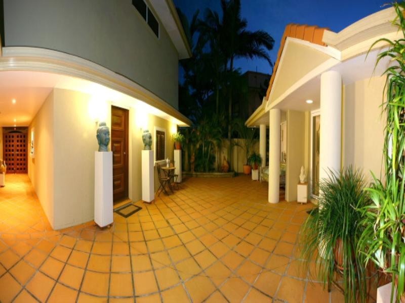 106 Upton Street, Bundall QLD 4217