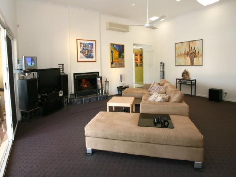 106 Upton Street, Bundall QLD 4217