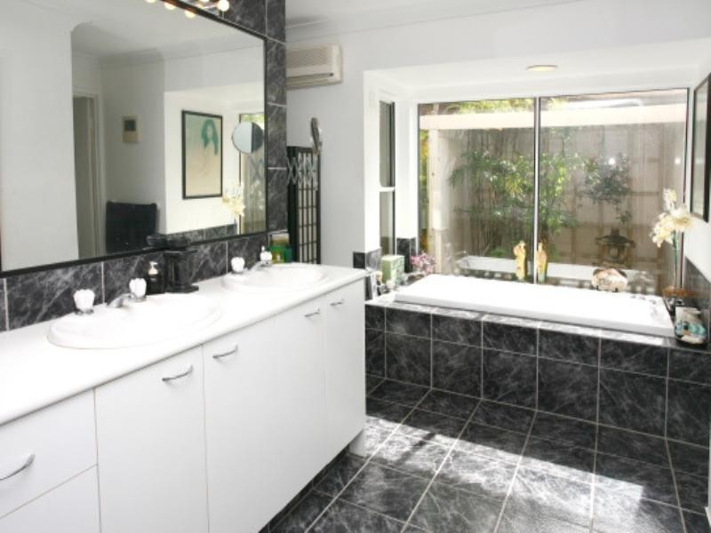 106 Upton Street, Bundall QLD 4217