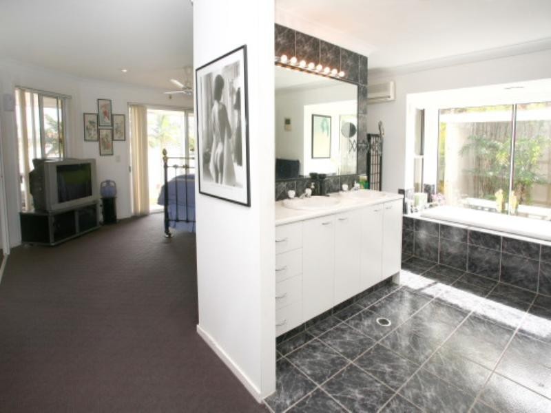 106 Upton Street, Bundall QLD 4217