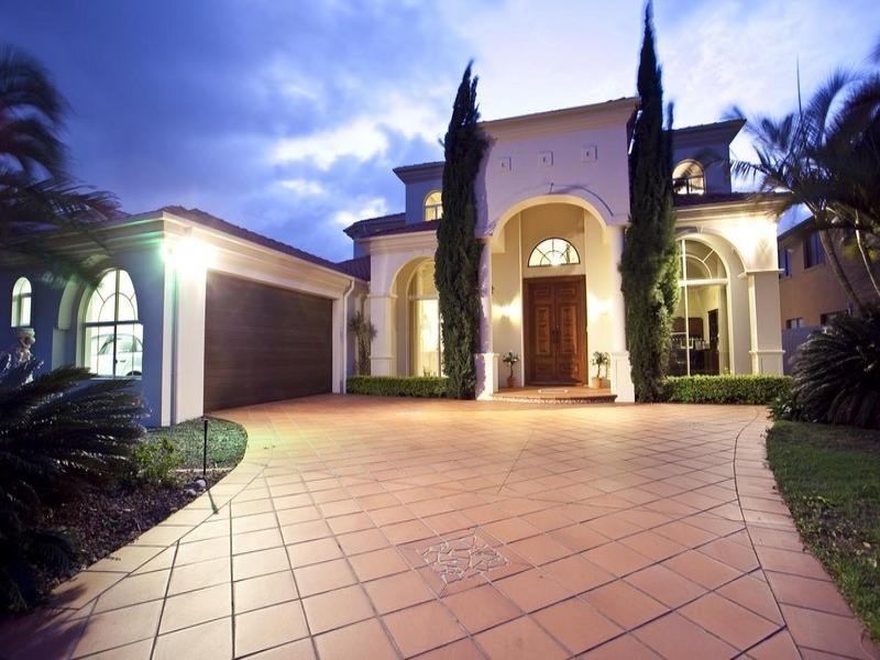 15 Istana View, Clear Island Waters QLD 4226