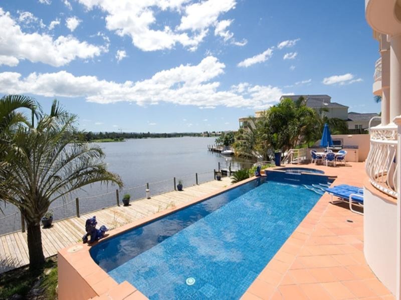 15 Istana View, Clear Island Waters QLD 4226