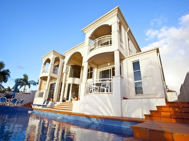 15 Istana View, Clear Island Waters QLD 4226