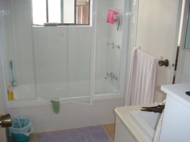 2/5 Rosewood Avenue, Broadbeach QLD 4218