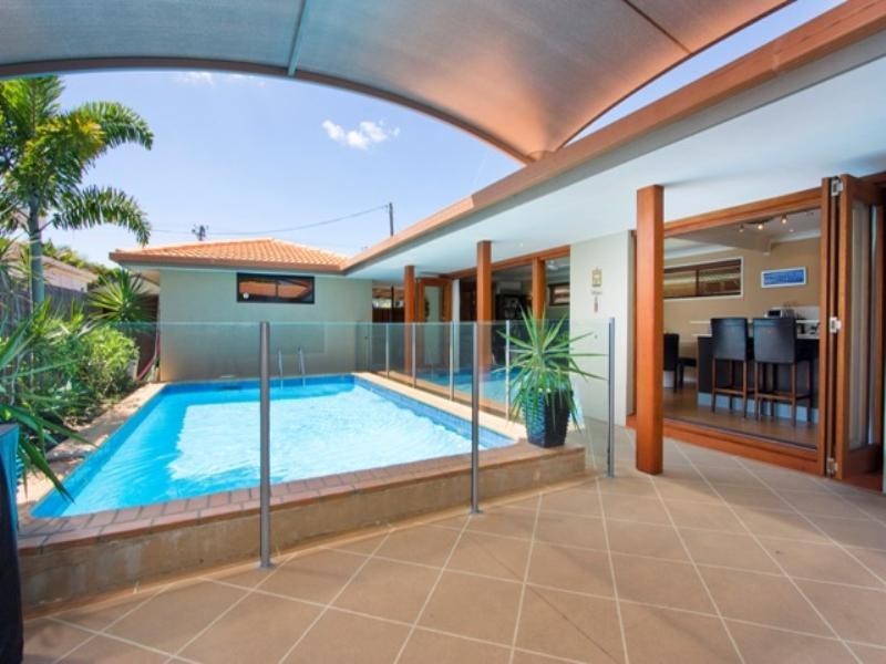 22 Petrel Avenue, Mermaid Beach QLD 4218