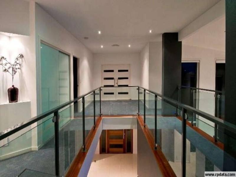 12 Moana Park Avenue, Broadbeach QLD 4218