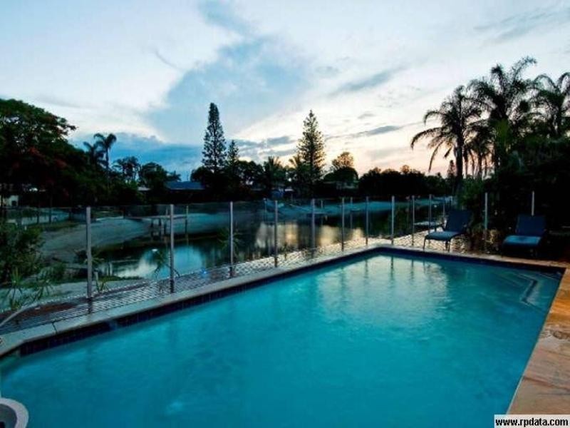 12 Moana Park Avenue, Broadbeach QLD 4218