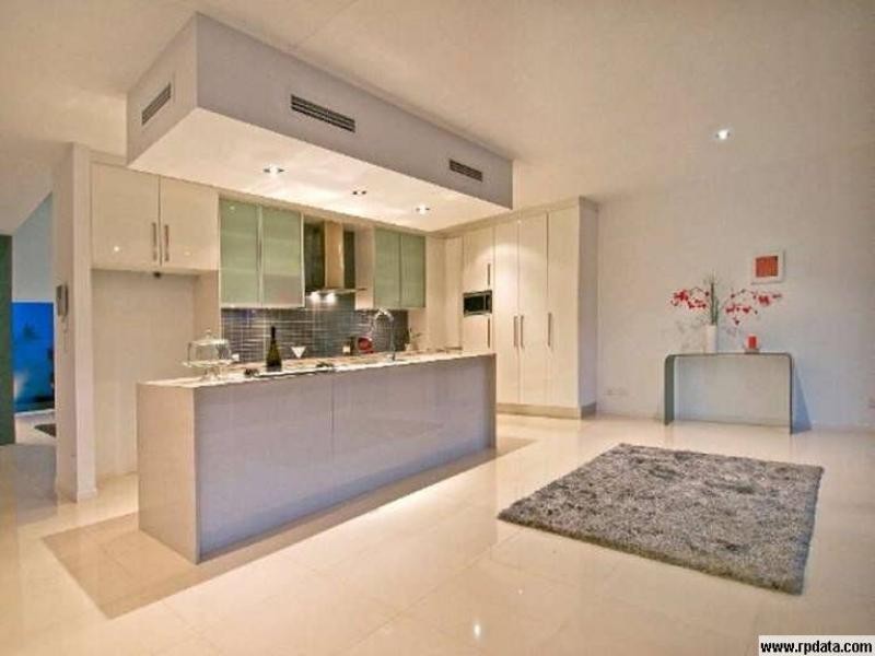 12 Moana Park Avenue, Broadbeach QLD 4218