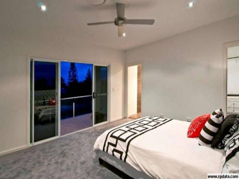 12 Moana Park Avenue, Broadbeach QLD 4218