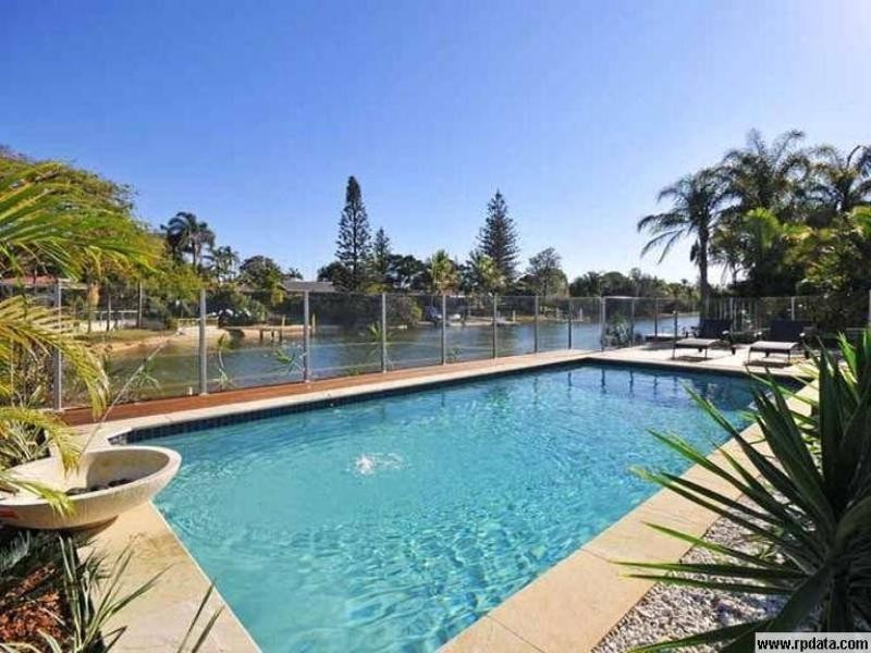12 Moana Park Avenue, Broadbeach QLD 4218