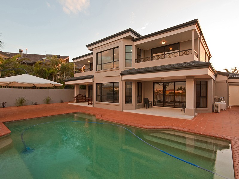 Clear Island Waters QLD 4226