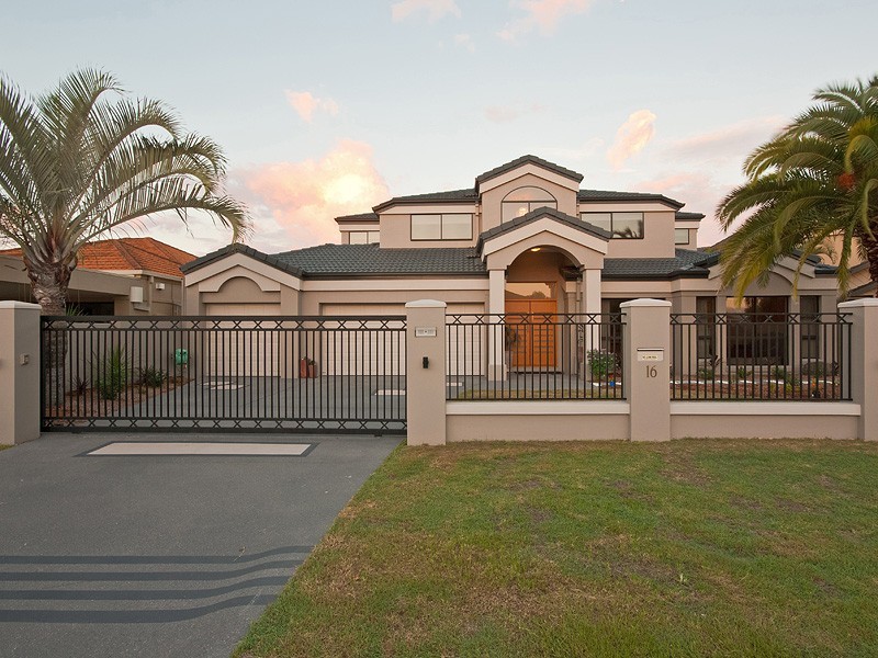 Clear Island Waters QLD 4226