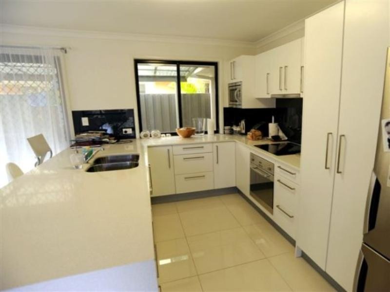 1 Songbird Place, Burleigh Waters QLD 4220