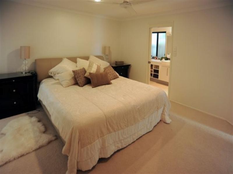 1 Songbird Place, Burleigh Waters QLD 4220