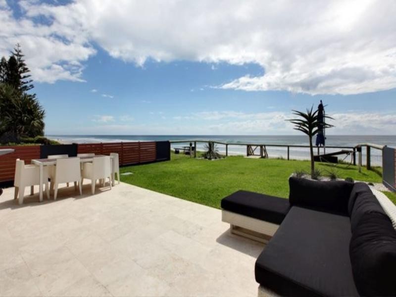 261 Jefferson Lane, Palm Beach QLD 4221