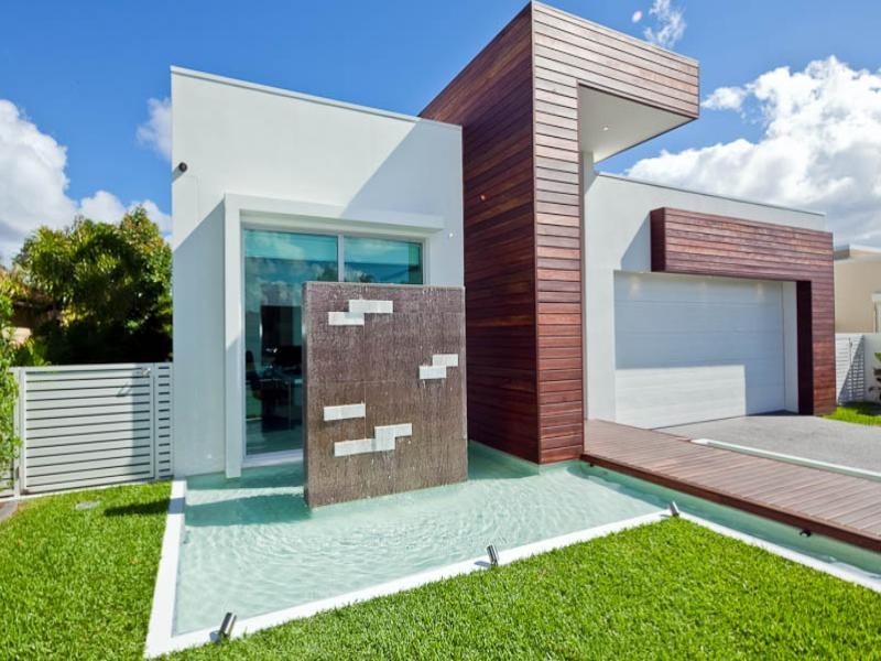 6 Meredith Drive, Broadbeach Waters QLD 4218