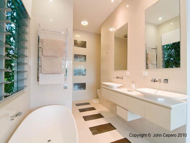 6 Meredith Drive, Broadbeach Waters QLD 4218