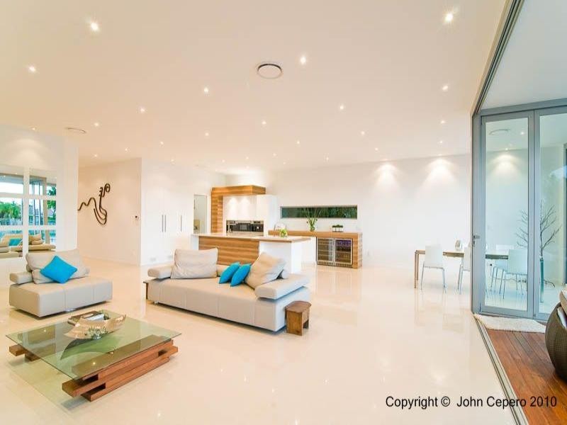 6 Meredith Drive, Broadbeach Waters QLD 4218