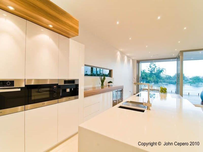 6 Meredith Drive, Broadbeach Waters QLD 4218