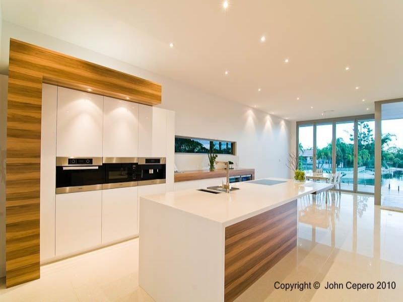 6 Meredith Drive, Broadbeach Waters QLD 4218