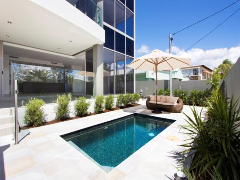 8 Murlong Crescent, Palm Beach QLD 4221