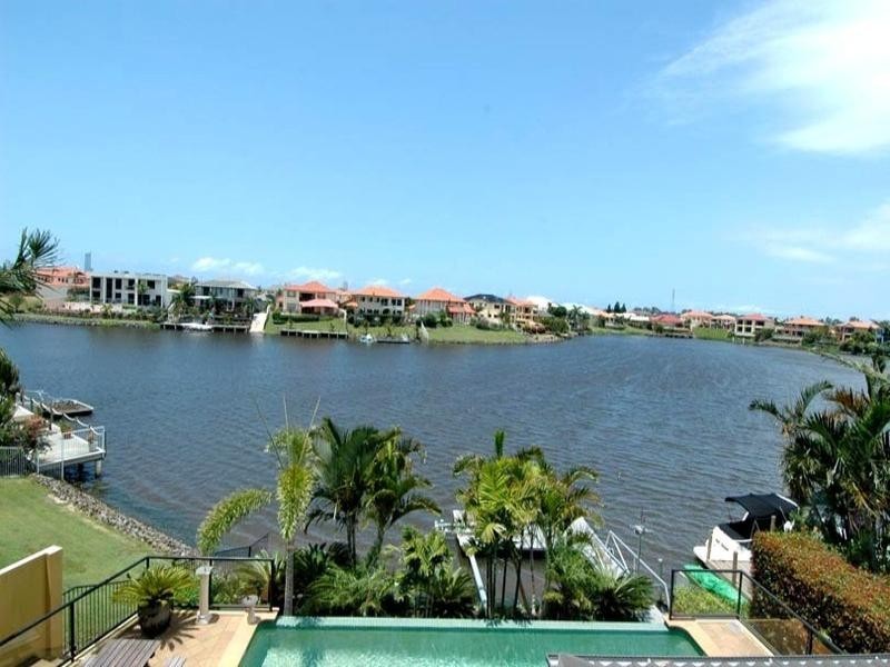 Clear Island Waters QLD 4226