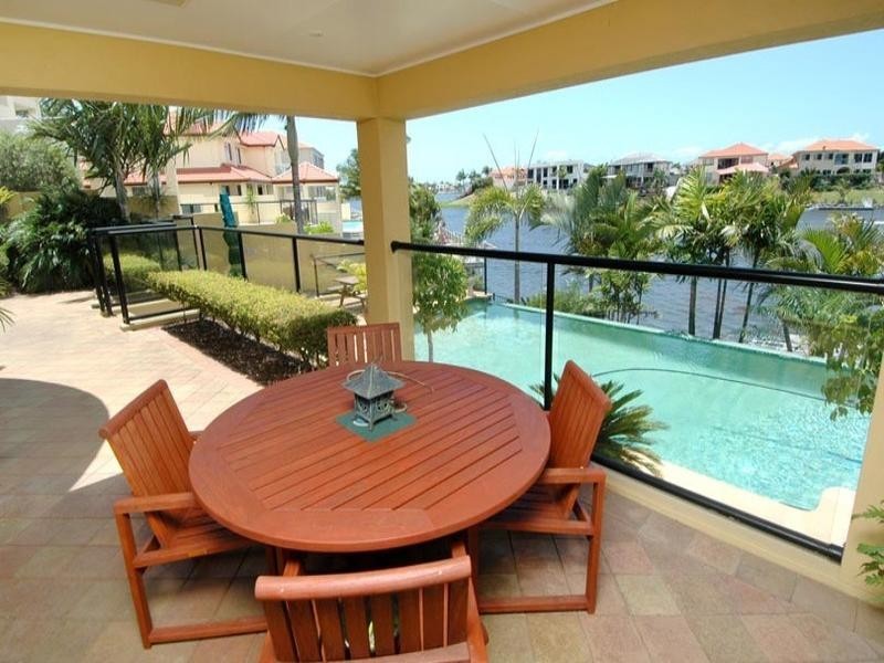 Clear Island Waters QLD 4226