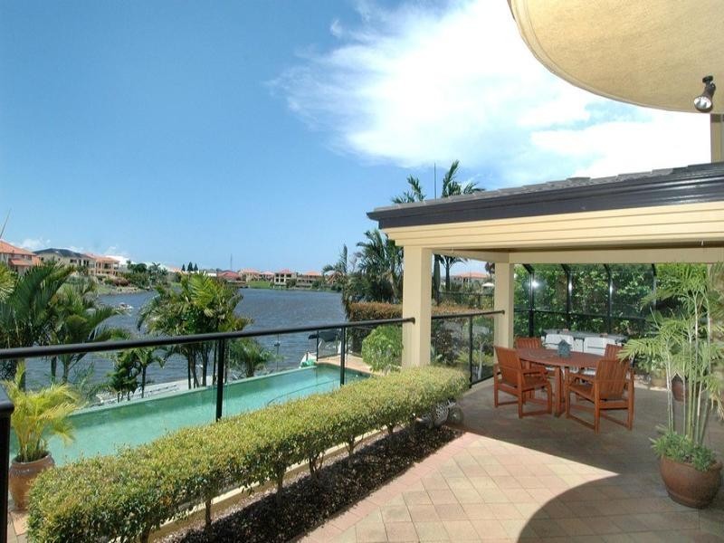 Clear Island Waters QLD 4226