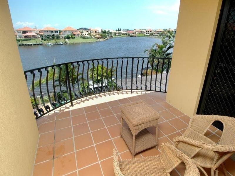 Clear Island Waters QLD 4226