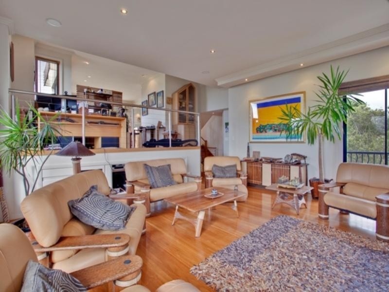 1 ‘Villa al Mare’, North Burleigh Headland, Miami QLD 4220