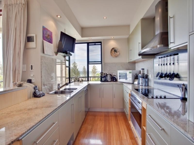 1 ‘Villa al Mare’, North Burleigh Headland, Miami QLD 4220