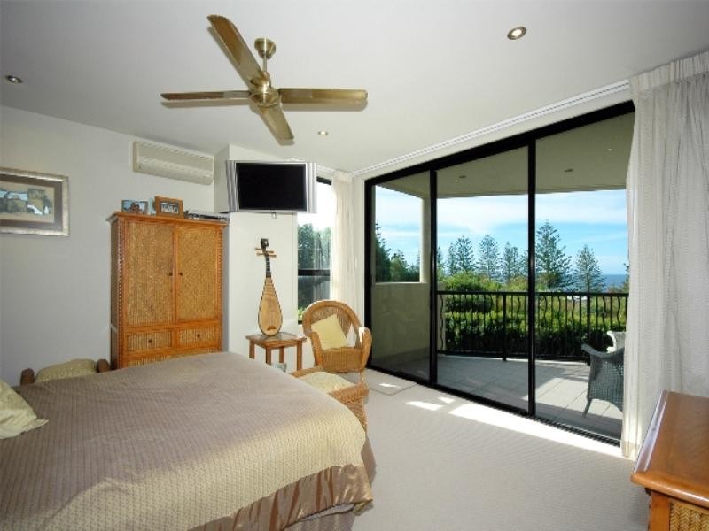 1 ‘Villa al Mare’, North Burleigh Headland, Miami QLD 4220