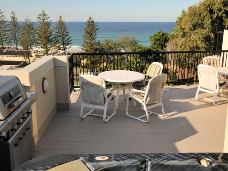 1 ‘Villa al Mare’, North Burleigh Headland, Miami QLD 4220