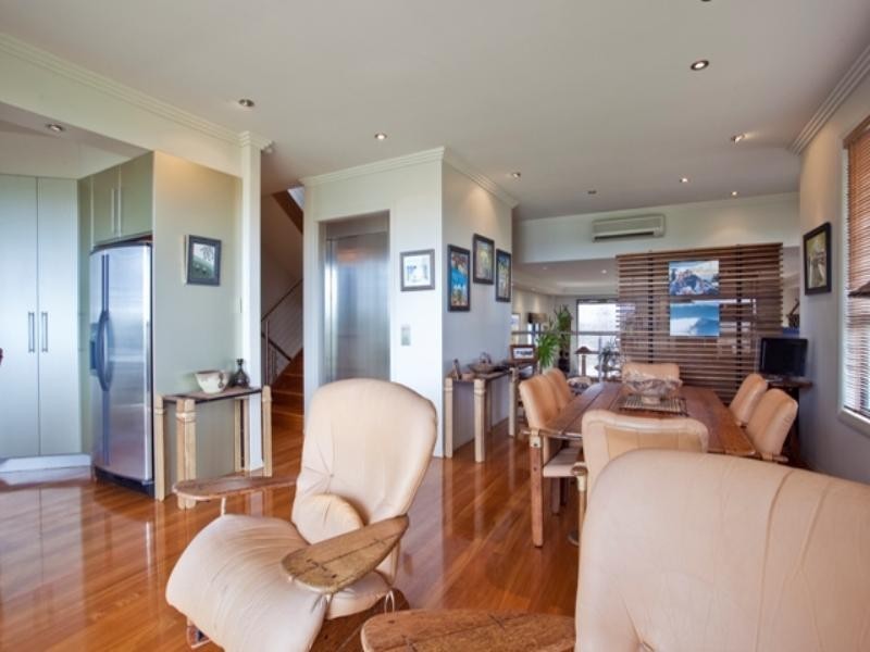 1 ‘Villa al Mare’, North Burleigh Headland, Miami QLD 4220
