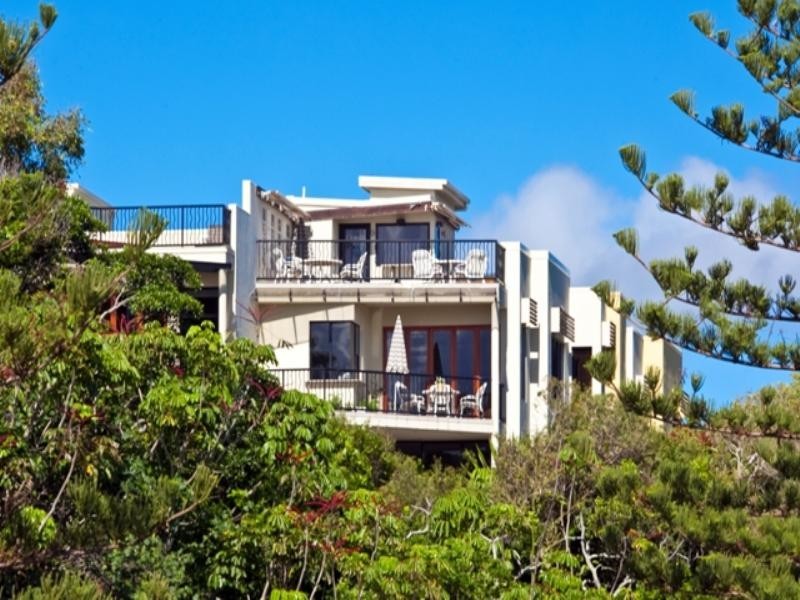 1 ‘Villa al Mare’, North Burleigh Headland, Miami QLD 4220