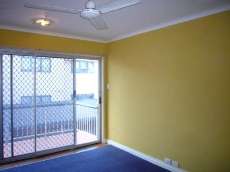 6/4 Hedges Avenue, Mermaid Beach QLD 4218