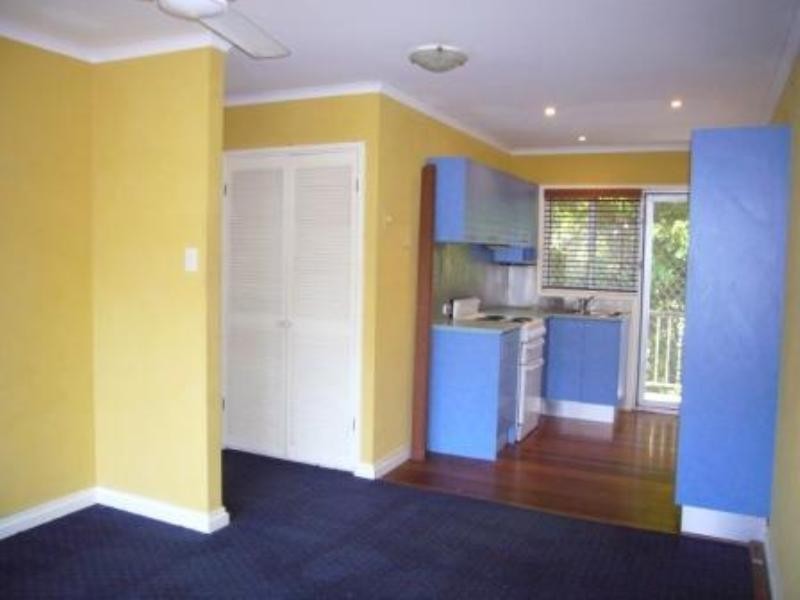 6/4 Hedges Avenue, Mermaid Beach QLD 4218