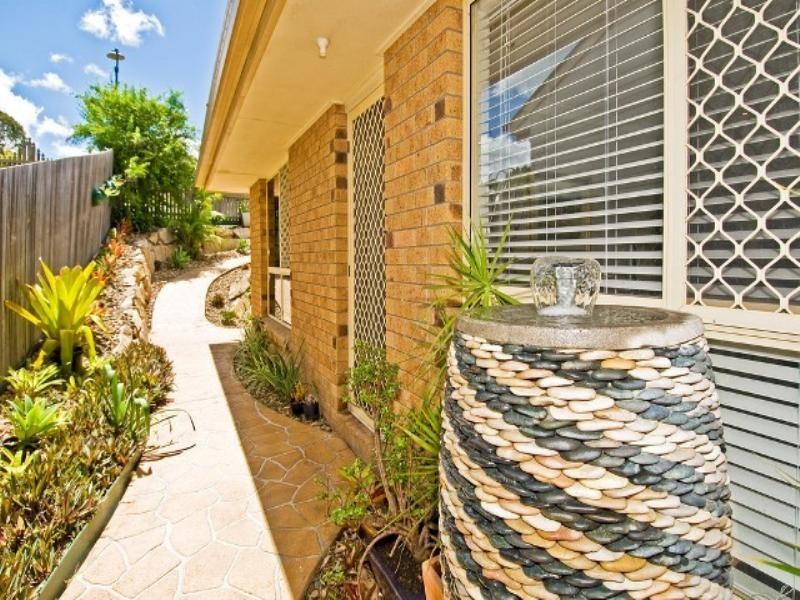 5 Eira Crescent, Edens Landing QLD 4207