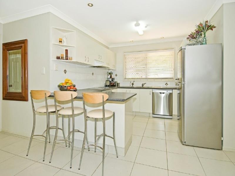 5 Eira Crescent, Edens Landing QLD 4207