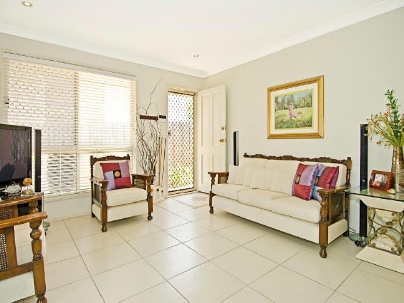 5 Eira Crescent, Edens Landing QLD 4207