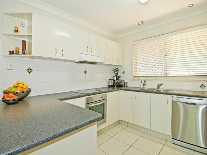 5 Eira Crescent, Edens Landing QLD 4207