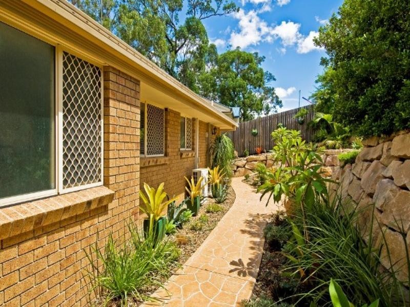 5 Eira Crescent, Edens Landing QLD 4207