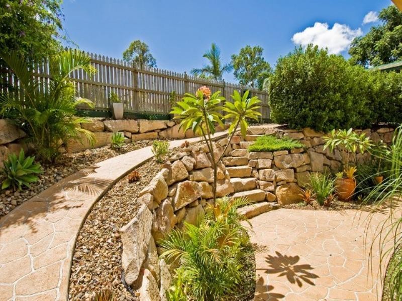 5 Eira Crescent, Edens Landing QLD 4207