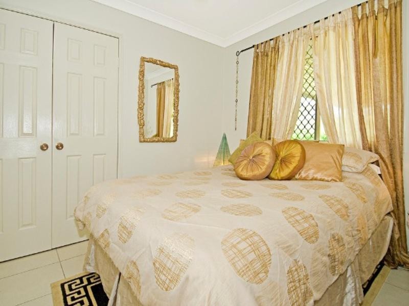 5 Eira Crescent, Edens Landing QLD 4207