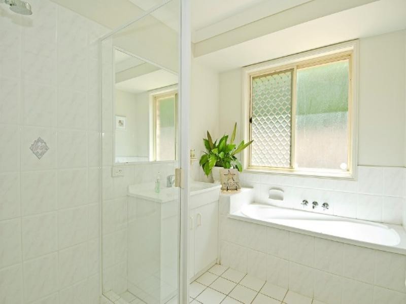 5 Eira Crescent, Edens Landing QLD 4207