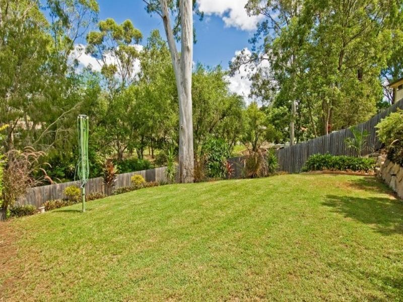 5 Eira Crescent, Edens Landing QLD 4207