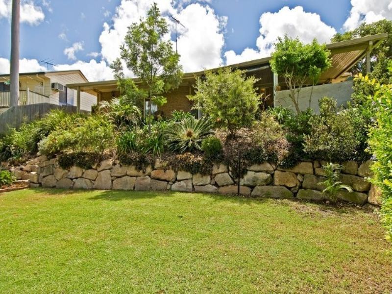 5 Eira Crescent, Edens Landing QLD 4207